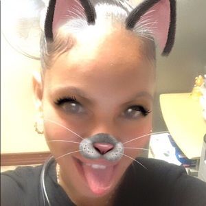 Meet your Posher, Dayana